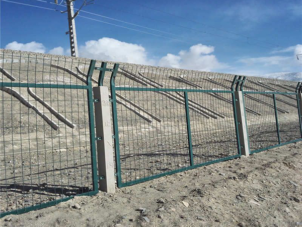 鐵路護欄網(wǎng)圖片3